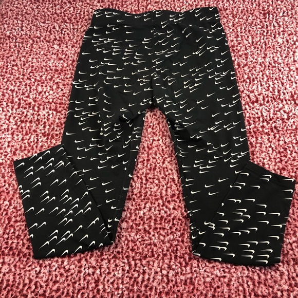 🥳🎉🎊 Host Pick 🥳🎉🎊 - Women’s Nike Leggings - Picture 9 of 9